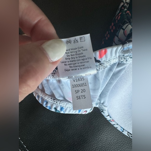 VENUS Paisley Floral Underwire Bikini Top NWT - Picture 5 of 5